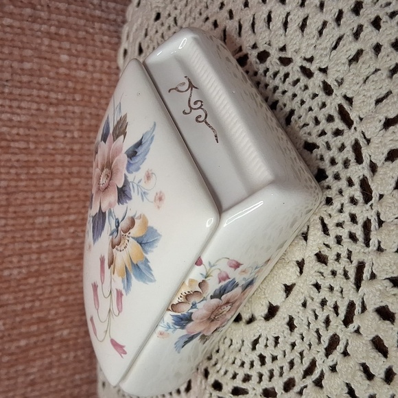 Jewelry - Vintage Porcelin Piano Trinket Box
